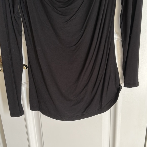 Apt 9 dropped neckline rayon blouse Size Medium - Picture 8 of 8